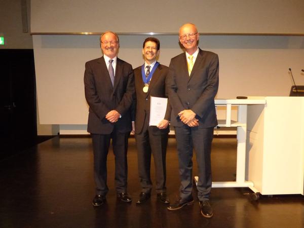 Dr Jay Heiken is presented the 2014 ICIS gold medal by Prof Reznek and Prof Schlemmer